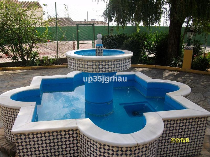 Foto 46104ac1-d160-40f7-a755-7ffaec99b0dc. Casa amb aparcament piscina a Parque Central Estepona