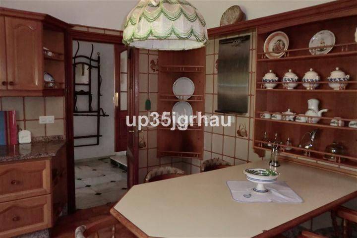 Foto 5b425586-e468-4393-85b1-e837c7bbd46f. Casa amb aparcament piscina a Parque Central Estepona