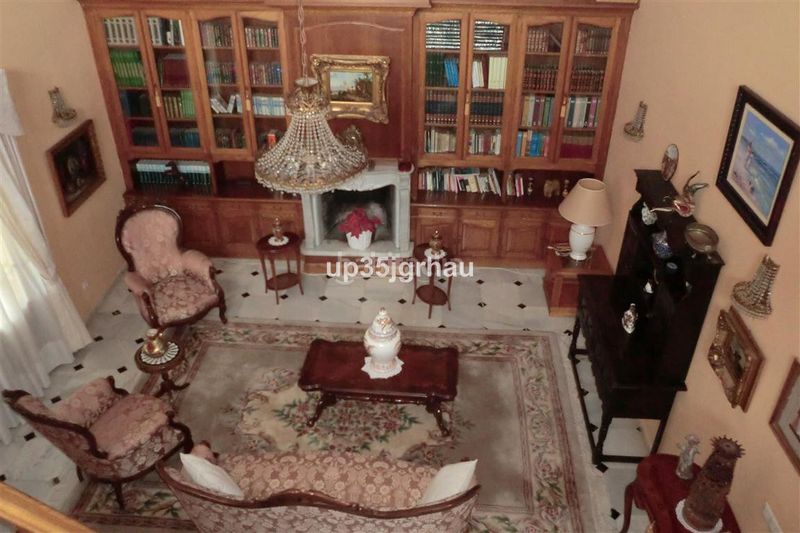 Foto 7b8713b6-a2f3-43d3-a0b1-4c935d752a6f. Casa amb aparcament piscina a Parque Central Estepona