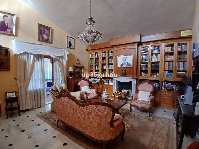 Foto a324fd5c-c2da-4cbe-918d-41eac1312d96. Casa amb aparcament piscina a Parque Central Estepona