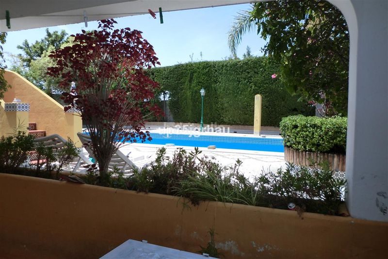 Foto b2a46b09-968c-46c3-8da3-dfd6ee012ef2. Casa amb aparcament piscina a Parque Central Estepona