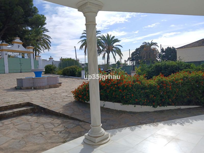 Foto f1199f26-3e06-45e8-aed8-cabea6de7f43. Casa amb aparcament piscina a Parque Central Estepona