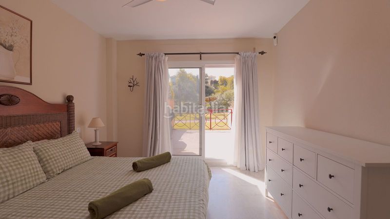 Foto 2d2a5a74-50ee-43c3-833d-645cf78bf6f3. Pis amb aparcament piscina a reserva de Marbella Marbella