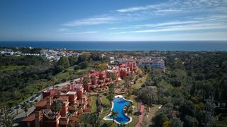 Etagenwohnung  Marbella - marbella,reserva de marbella,avenida la reserva de ma. Un espectacular apartamento en planta baja, totalmente amueblado