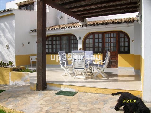 Foto 4ad6d55d-48ba-4440-9e82-0047d6f79c4f. Casa amb aparcament piscina a Parque Central Estepona