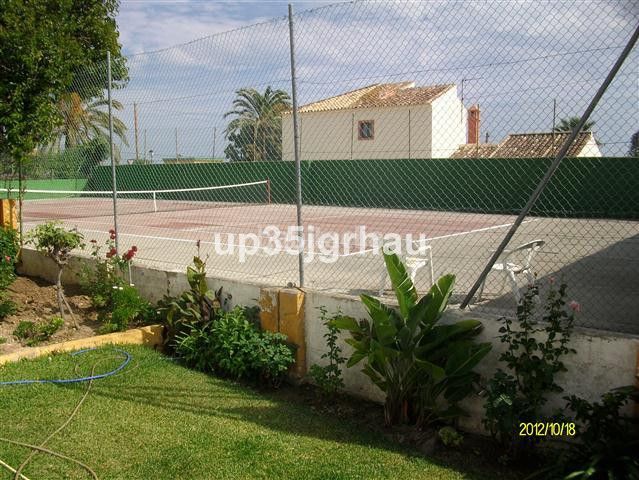 Foto 6c180d00-a0a4-4308-832e-17f187d236e5. Casa amb aparcament piscina a Parque Central Estepona