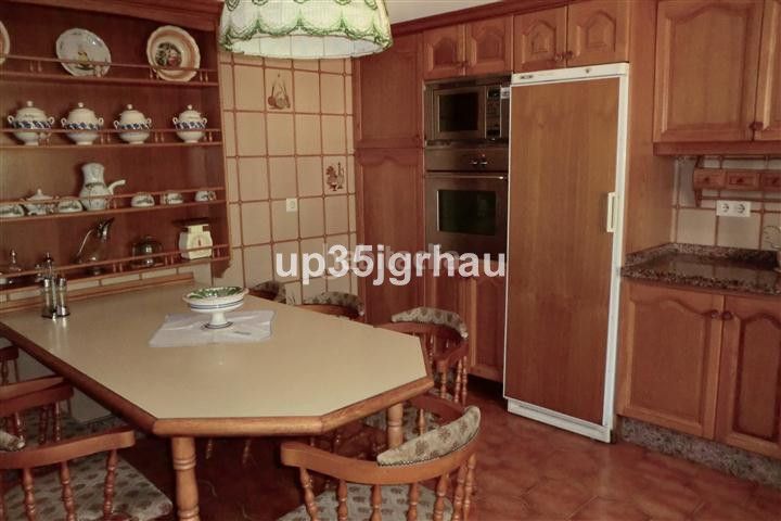 Foto de4847f4-a5fd-47ab-bb5f-23da5cc130ff. Casa amb aparcament piscina a Parque Central Estepona