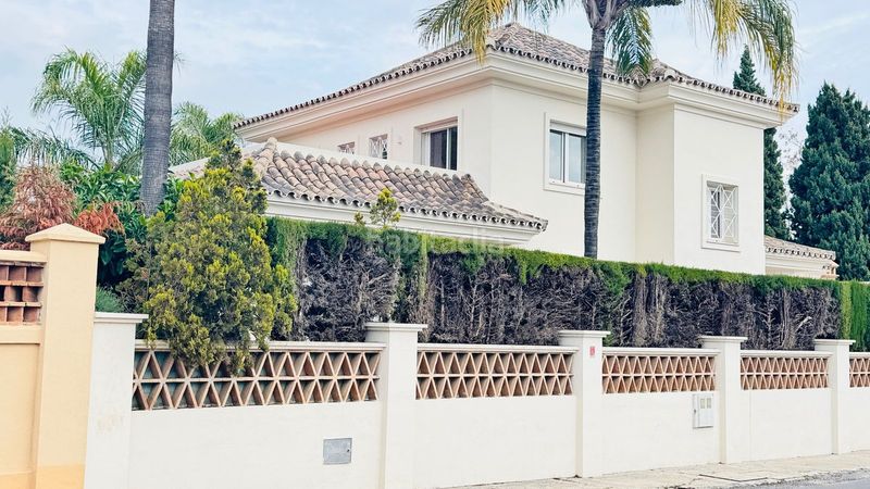 Foto e80bb33c-852e-4ca3-829c-416a9eda0d20. Casa amb aparcament piscina a Guadalmina Alta Marbella