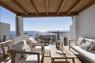 Casa adossada  Estepona - estepona,centro,avenida juan carlos i. Impresionante vivienda reformada en venta en estepona descubra e