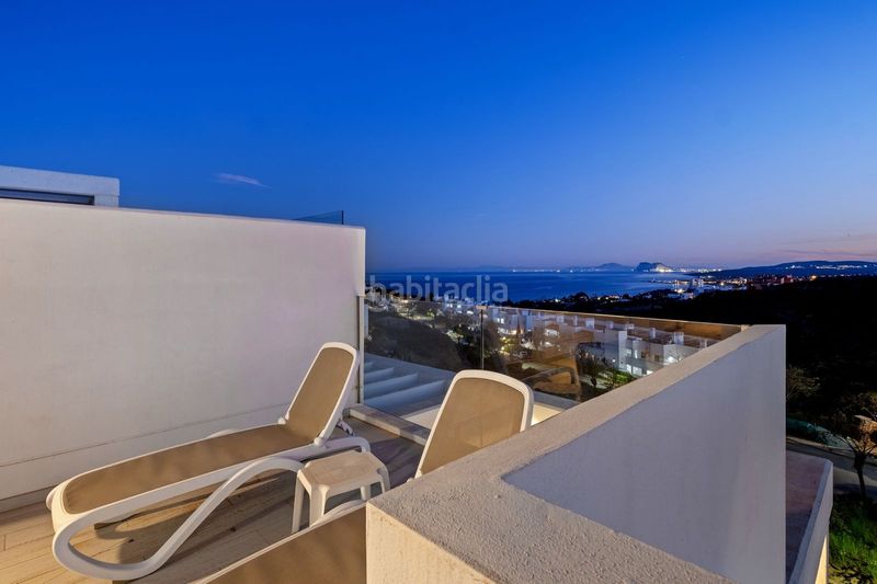 Foto 28783dcf-c58c-4ef2-b530-eeefb83cf899. Casa adossada amb aparcament piscina a San Luis de Sabinillas Manilva