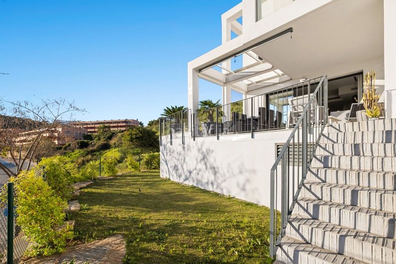 Foto 4adcde96-8cff-42e1-9682-b471b77d6171. Casa adossada amb aparcament piscina a San Luis de Sabinillas Manilva