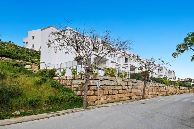 Foto 652b159f-2fc9-495a-bcf1-1a954c977ead. Casa adossada amb aparcament piscina a San Luis de Sabinillas Manilva