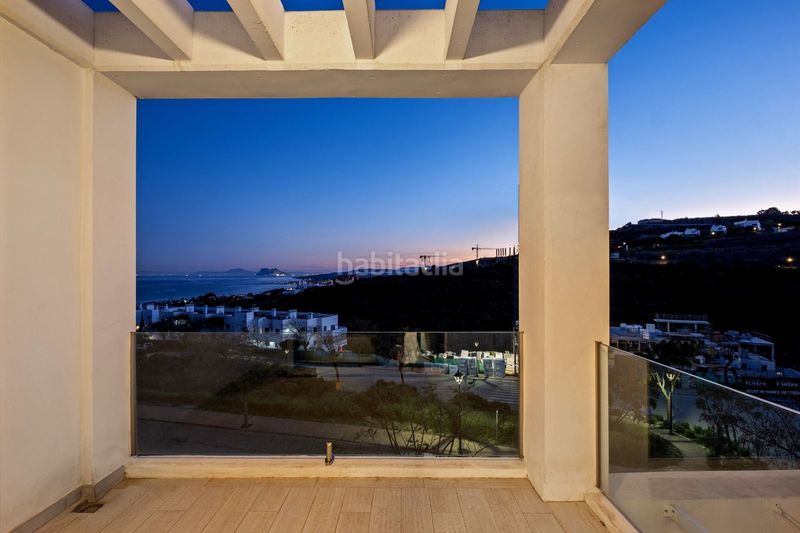 Foto dded3ed2-aae7-46c7-8d91-86f091e0faa1. Casa adossada amb aparcament piscina a San Luis de Sabinillas Manilva