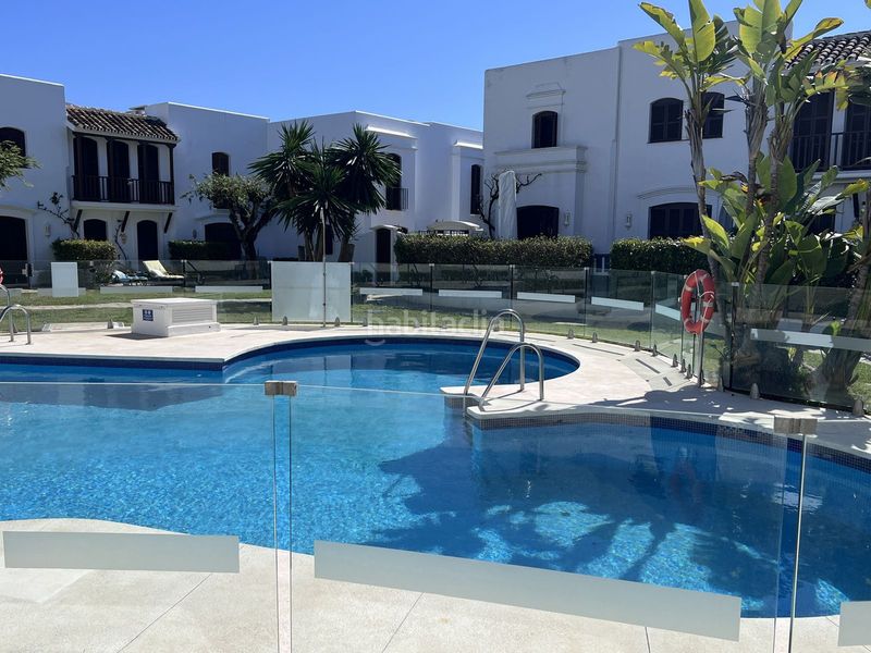 Foto 71555e24-a9e1-4b18-86bf-f20432c86cce. Casa adossada amb aparcament piscina a La Concha - Resina Golf Estepona