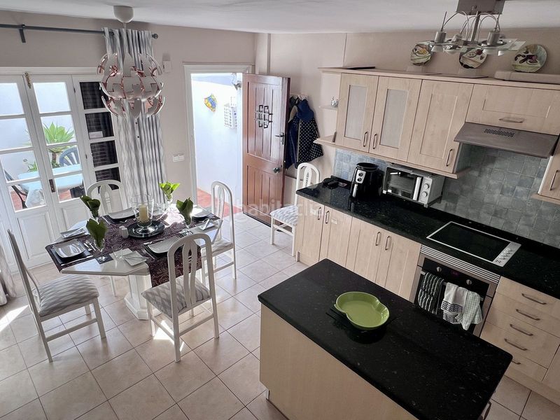 Foto d9ada91e-d6b3-4526-ad6b-dc59b54ee7e6. Casa adossada amb aparcament piscina a La Concha - Resina Golf Estepona