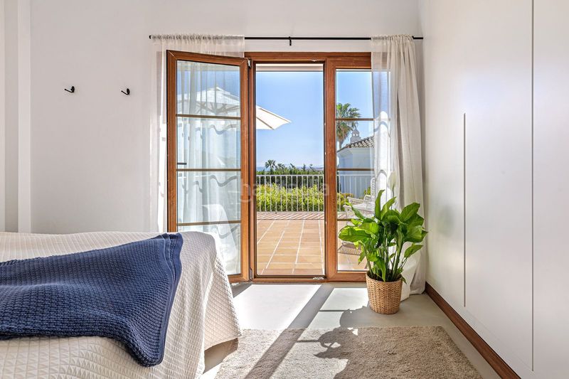 Foto 4b7b663c-06f4-4a80-b03d-c63255ea8538. Casa amb piscina a La Concha - Resina Golf Estepona
