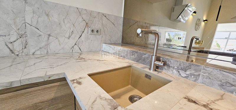 Foto 4326ac43-ddcd-492d-bfa2-a369a77fa58f. Casa amb piscina a Bahía Dorada Estepona