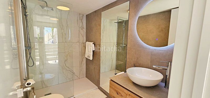 Foto f846cc5e-1c0b-4847-8c78-c02b4cf8ba40. Casa amb piscina a Bahía Dorada Estepona