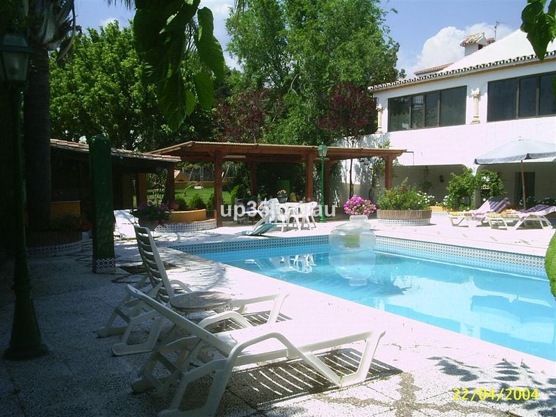 Foto 7f8066f0-1441-4e93-af9c-fe08edf9bb50. Casa amb aparcament piscina a Parque Central Estepona