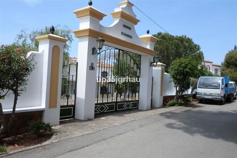 Foto a5b85a6a-8a28-4840-9ace-f8ab4498e05a. Casa amb aparcament piscina a Parque Central Estepona