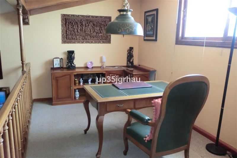 Foto e562a41b-6155-476a-b422-694f35e13727. Casa amb aparcament piscina a Parque Central Estepona