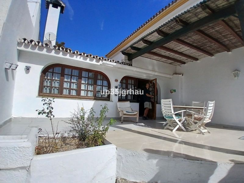 Foto ee0d46bd-bfa5-4d2e-9953-597f4a86870d. Casa amb aparcament piscina a Parque Central Estepona