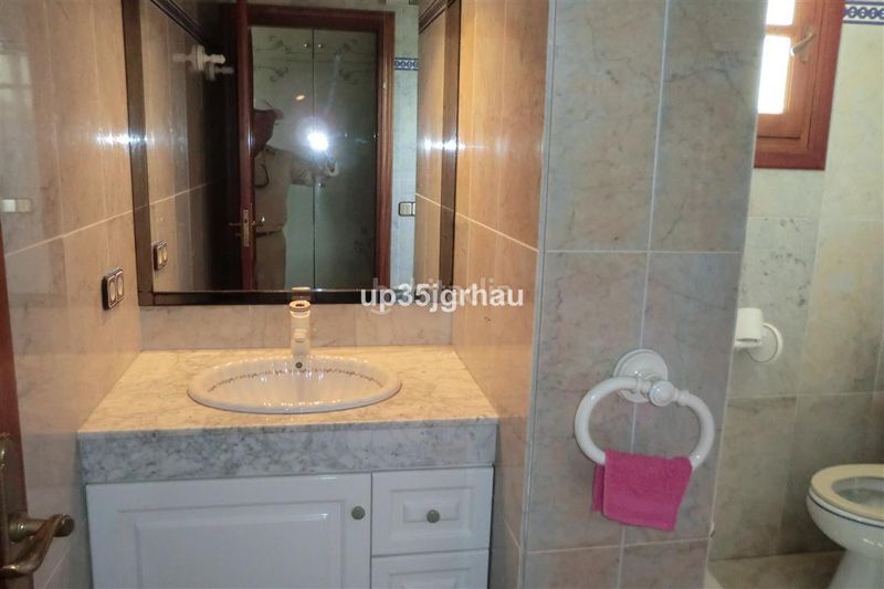 Foto f4e715d6-0f9e-4ae4-9a33-6b4c3b4e5b45. Casa amb aparcament piscina a Parque Central Estepona