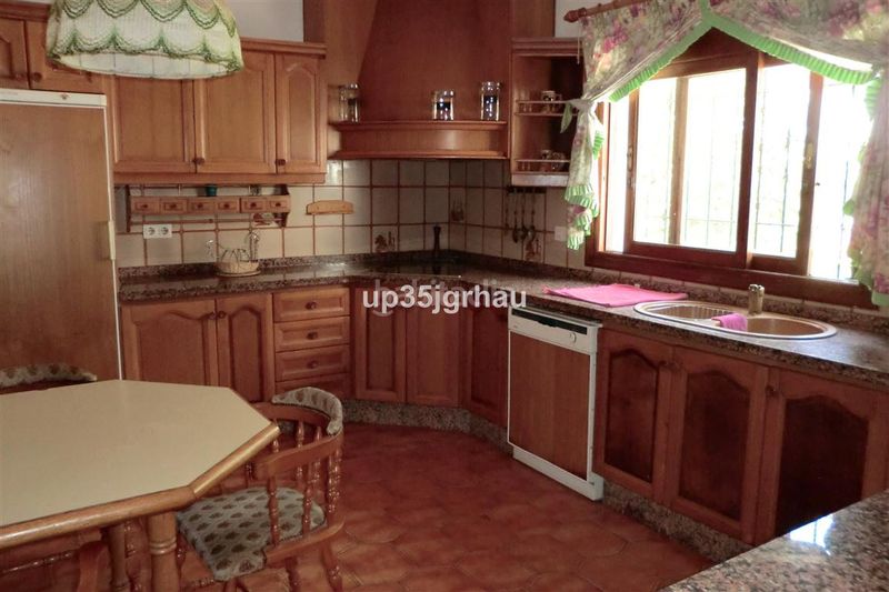Foto f5091e1e-c012-45a7-899d-af2743050c32. Casa amb aparcament piscina a Parque Central Estepona