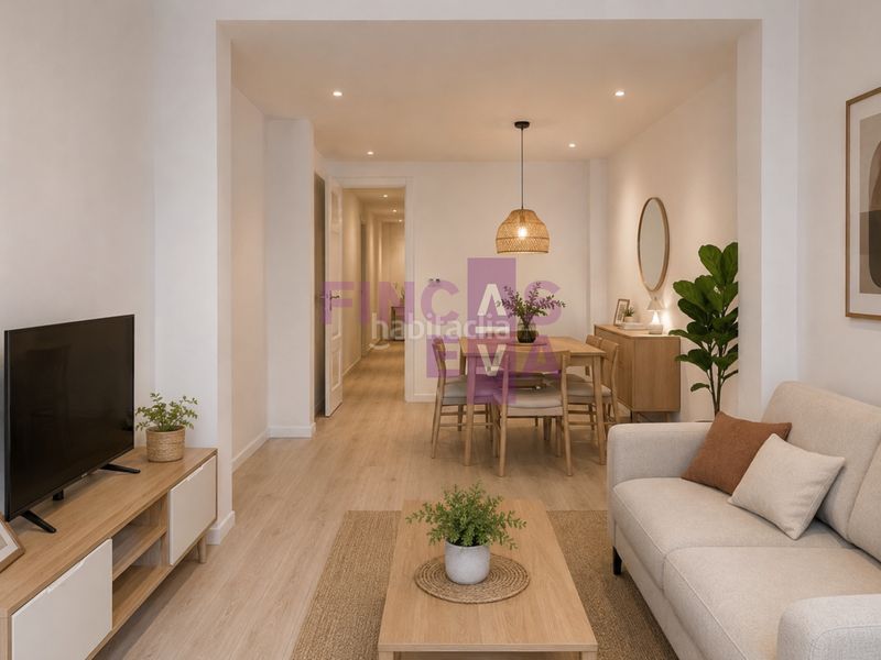 Foto bfb04773-9e13-4d78-bc26-65b13d540f8a. Pis a Sagrada Família Barcelona