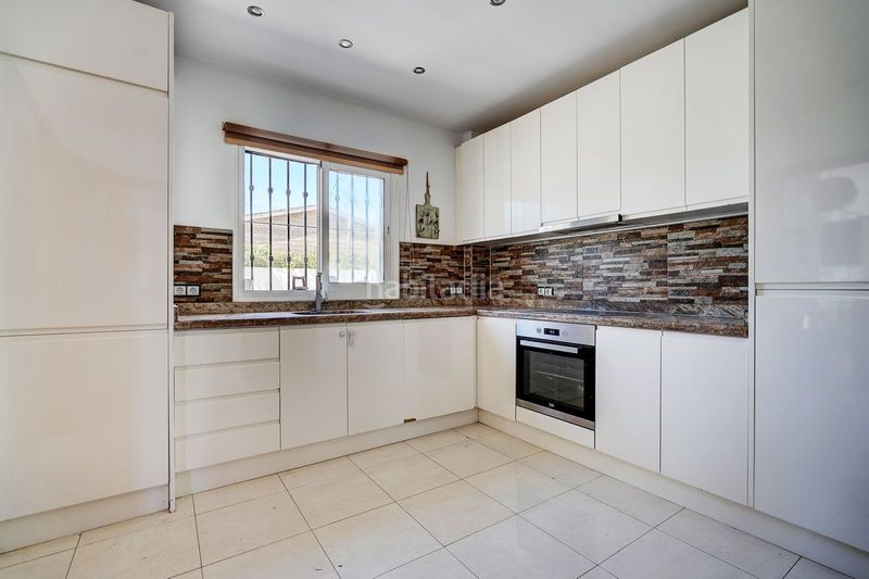 Foto ff645b08-482c-46c5-8145-1d9e0ab20261. Casa amb aparcament piscina a Torreblanca del Sol Fuengirola