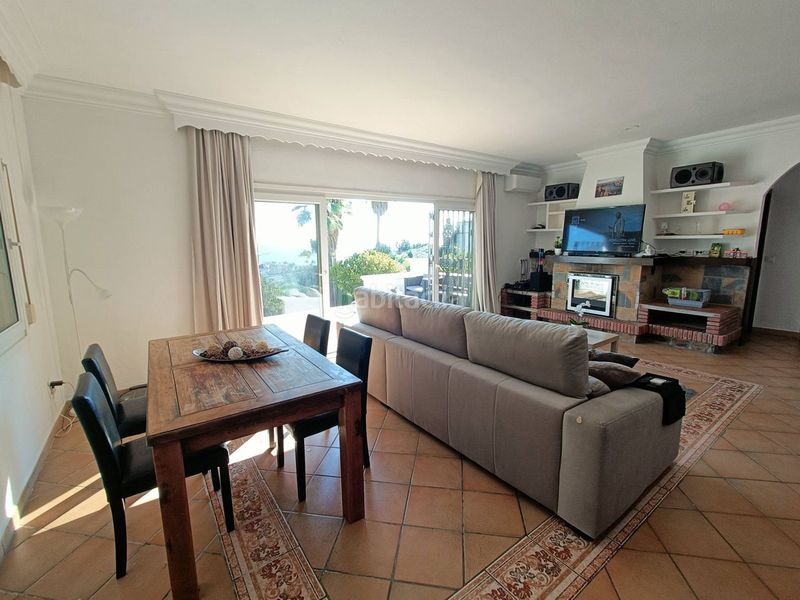 Foto 045d993f-7377-4b4d-9479-77fa74654677. Casa amb aparcament a Centro Estepona