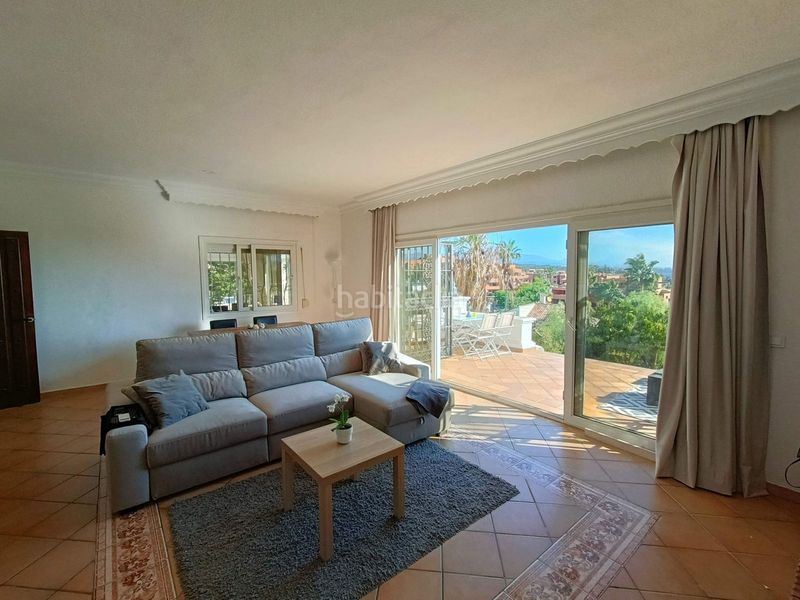 Foto 1412b6dc-885b-4cd4-88e1-77d4b0d91a75. Casa amb aparcament a Centro Estepona
