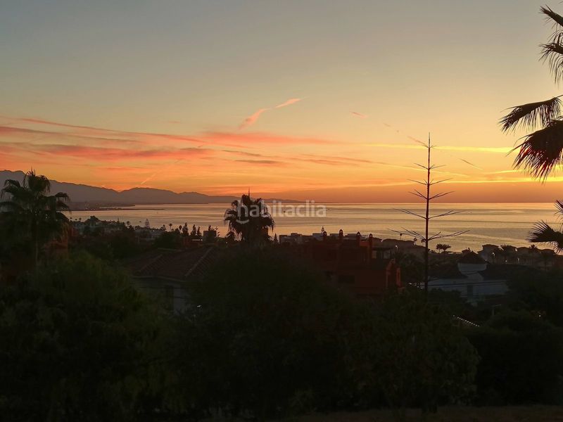 Foto 5ac0c289-2d0c-4c53-a1c2-4bcd77792729. Casa amb aparcament a Centro Estepona