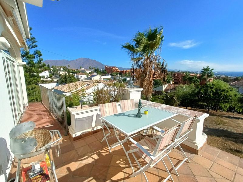 Foto f74ee10e-7178-41db-8bd2-e5348d5e3a77. Casa amb aparcament a Centro Estepona