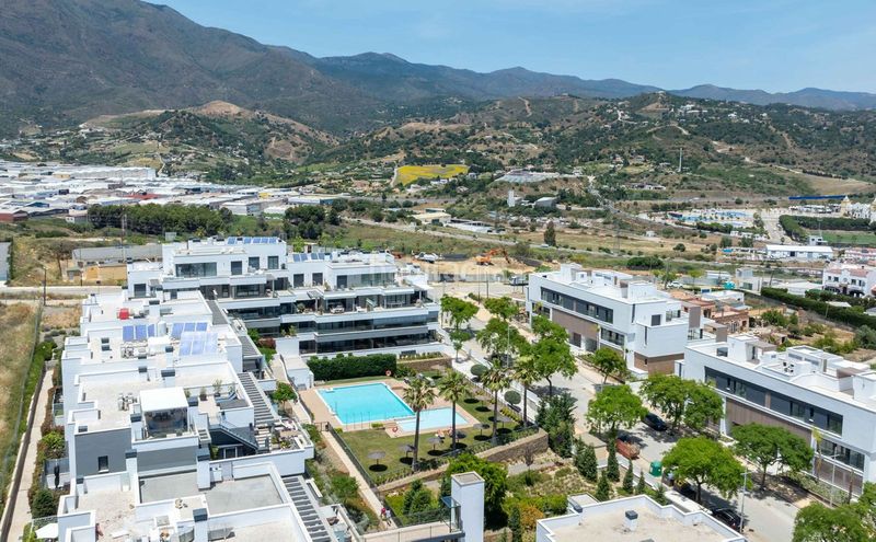 Foto bfc82cda-e910-4552-b8f2-a9899b52d14d. Pis amb aparcament piscina a Centro Estepona