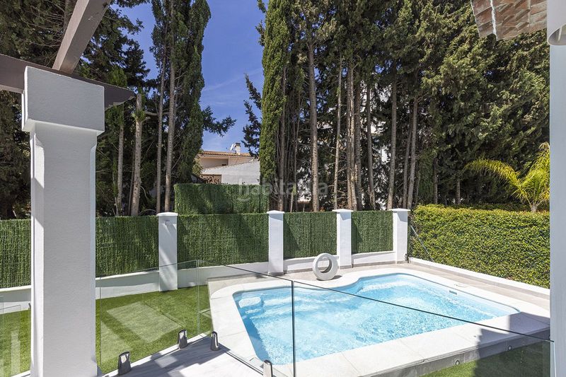 Foto 3f270b54-d8b3-4779-aa41-34aa7877a7a2. Casa adossada amb aparcament piscina a Centro Estepona