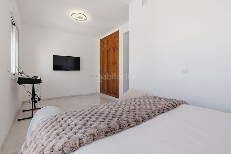Foto c71b3796-a6bf-408d-8a95-8146177339d5. Casa adossada amb aparcament piscina a Centro Estepona