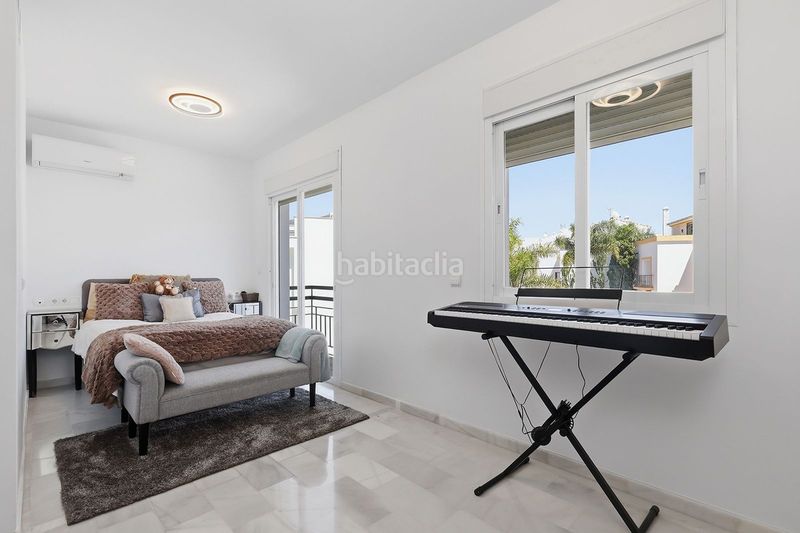 Foto da113ca0-0591-4b84-93cb-77a961613788. Casa adossada amb aparcament piscina a Centro Estepona