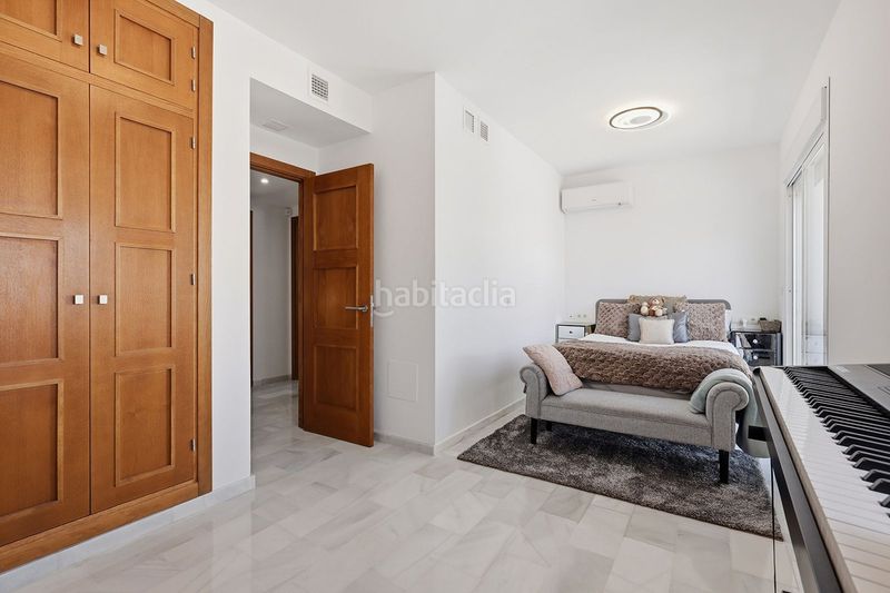 Foto f0d3e0db-cd85-4e9a-b4ca-503506c6e937. Casa adossada amb aparcament piscina a Centro Estepona