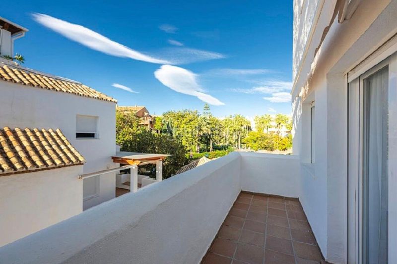 Foto a07a718f-88f3-4fb6-9332-277cf7afb353. Pis amb aparcament piscina a Bello Horizonte - Lindasol Marbella