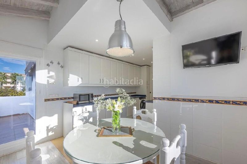Foto d9ad72a3-ef9b-43bc-8095-3a3bd38a24ba. Pis amb aparcament piscina a Bello Horizonte - Lindasol Marbella