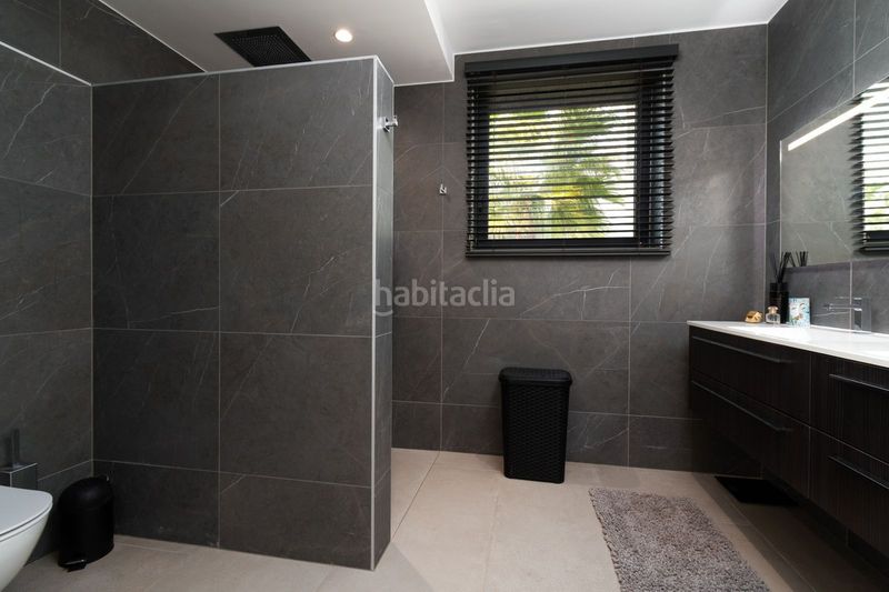 Foto 439c5d0e-6a5b-4330-b4cb-ca12bbc2d2c8. Casa amb piscina a Cabopino - Artola Marbella