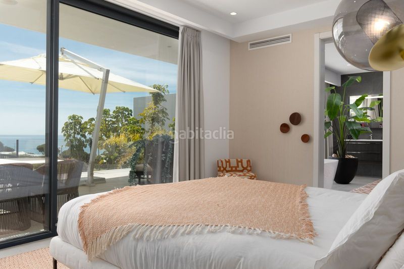 Foto b8565932-1e8b-416a-a739-24f7fff1db0c. Casa amb piscina a Cabopino - Artola Marbella