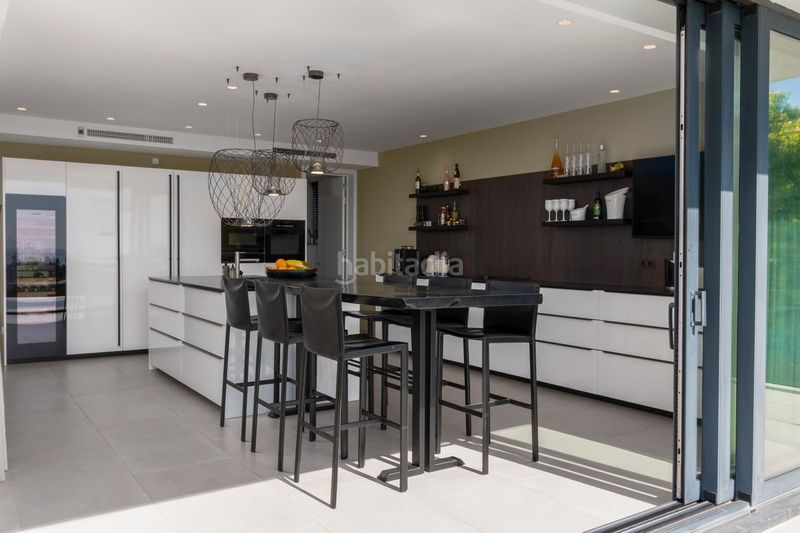 Foto c3bea80b-6ce3-443a-b9e1-95f074e54c76. Casa amb piscina a Cabopino - Artola Marbella