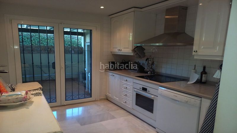 Foto 5c556d3e-3e94-4fb3-b2cb-2ebfb8232c64. Casa adossada amb aparcament piscina a Guadalmina Alta Marbella