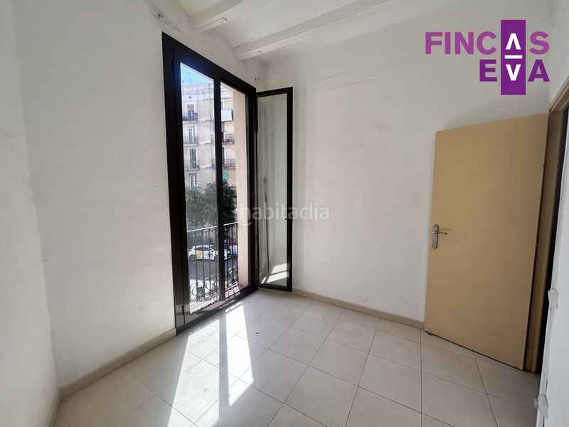 Foto afb9e01f-e23e-4e4f-b2e1-4908393a9a7a. Pis a Raval Barcelona