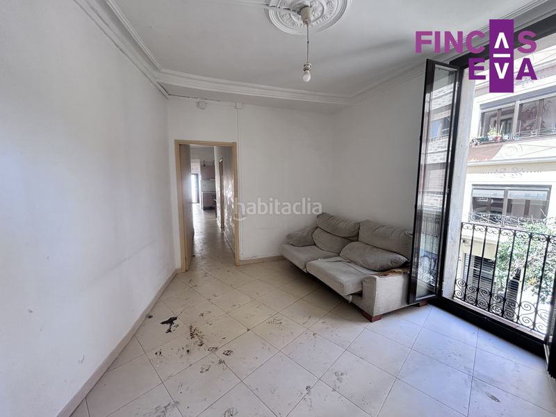 Foto b64fa423-e696-4d6e-9577-406a22ba2a6e. Pis a Raval Barcelona
