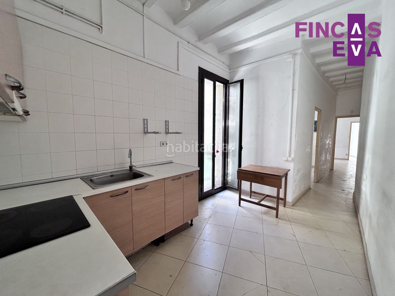Foto d70d6cd1-9365-4f6a-9f92-d1b461ce0ebc. Pis a Raval Barcelona
