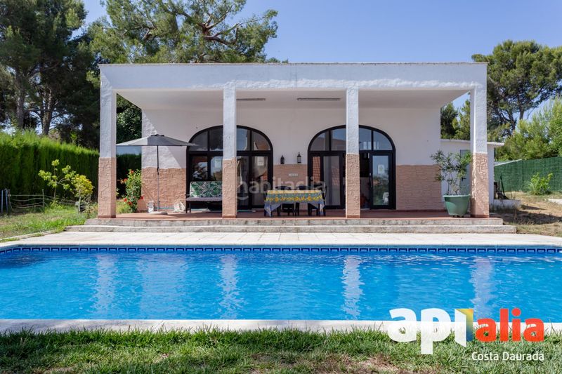 Foto f4000105-f04e-4813-9cdd-eb23852f683f. Casa amb calefacció aparcament a pla de maset - cap de Salou Salou