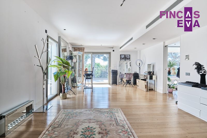 Foto 5493d539-abe3-4656-bef9-593bb11fc038. Casa amb aparcament piscina a Sarrià Barcelona